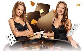 Giao diện hiện đại 999slot trên điện thoại di động với hình ảnh bóng đá và casino trực tuyến